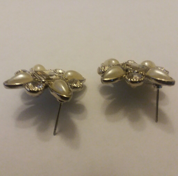 Cära New York Crystal Earrings - Picture 6 of 7